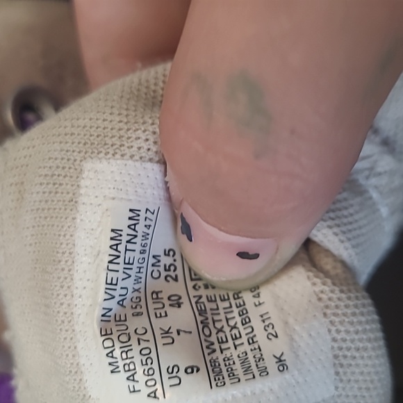 Shoes - Picture 4 of 4